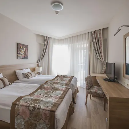 Ξενοδοχείο Ramada By Wyndham Lara 5*