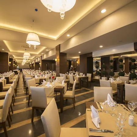 Ramada By Wyndham Lara Hotell 5*