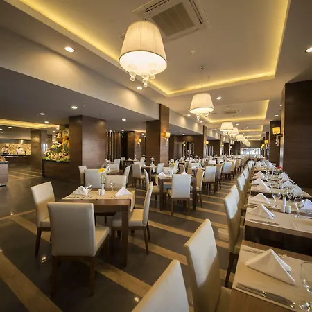 Ramada By Wyndham Lara Hotell 5*