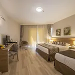 فندق Ramada By Wyndham Lara 5*