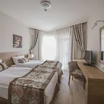 فندق Ramada By Wyndham Lara 5*